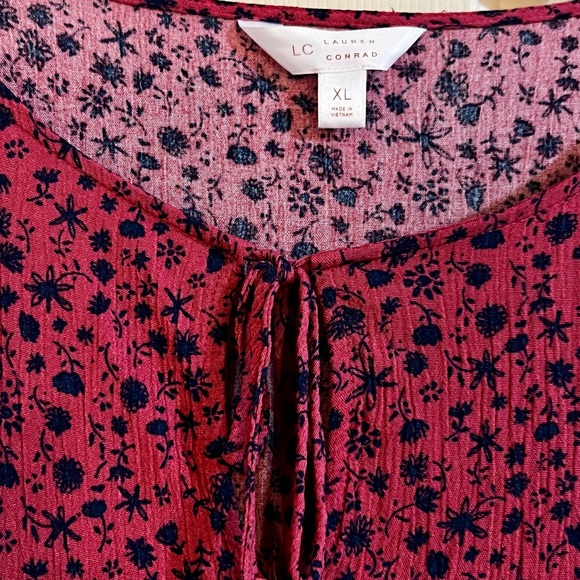 LC Lauren Conrad Blouse Bell Sleeves Red and Blue Floral Size XL Rayon Boho - Picture 2 of 9